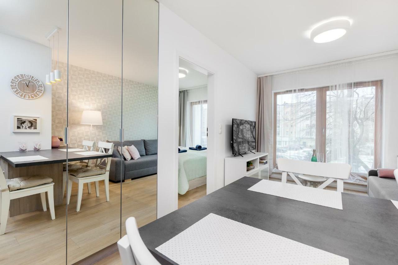 Apartamenty Black&White - Apartament Batory Five กดิเนีย ภายนอก รูปภาพ