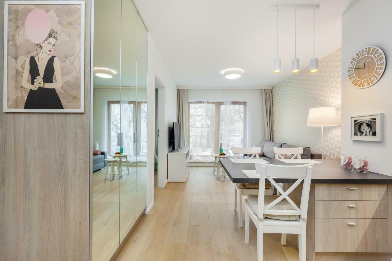 Apartamenty Black&White - Apartament Batory Five กดิเนีย ภายนอก รูปภาพ