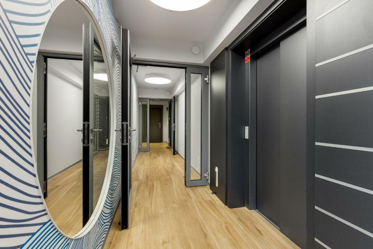 Apartamenty Black&White - Apartament Batory Five กดิเนีย ภายนอก รูปภาพ