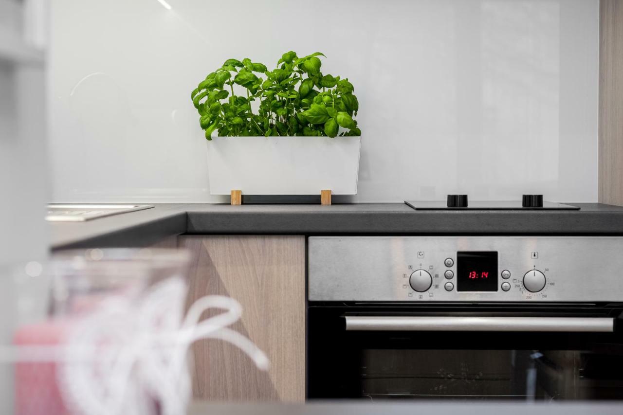 Apartamenty Black&White - Apartament Batory Five กดิเนีย ภายนอก รูปภาพ