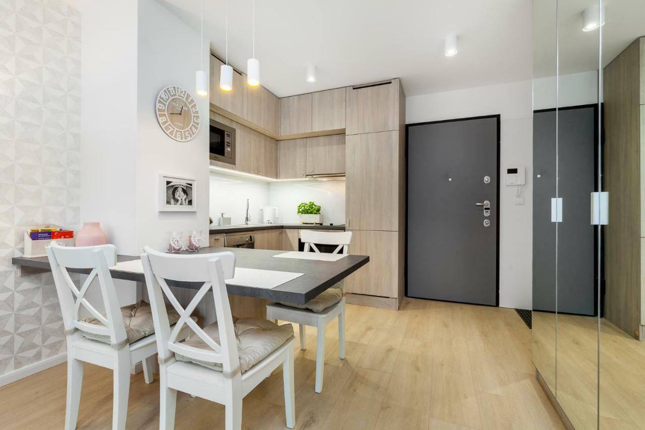 Apartamenty Black&White - Apartament Batory Five กดิเนีย ภายนอก รูปภาพ