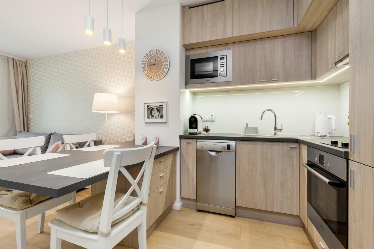 Apartamenty Black&White - Apartament Batory Five กดิเนีย ภายนอก รูปภาพ