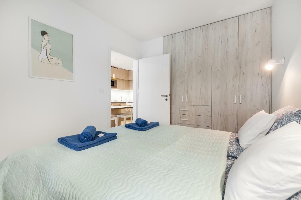 Apartamenty Black&White - Apartament Batory Five กดิเนีย ภายนอก รูปภาพ