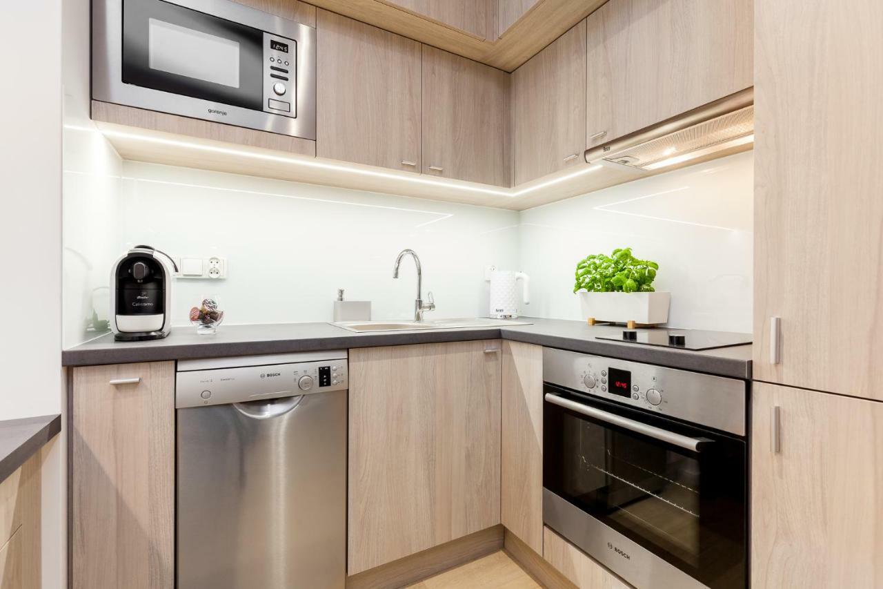 Apartamenty Black&White - Apartament Batory Five กดิเนีย ภายนอก รูปภาพ